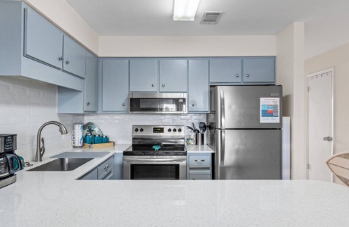 El Centro Beach Condo | Pet-Friendly 2BR | Walk to the Beach | Pool