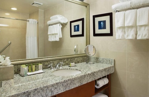 Ludlam Hotel | Pets Allowed, FREE Parking! 3 Convenient Suites Near Winton Lake and Dulle Park