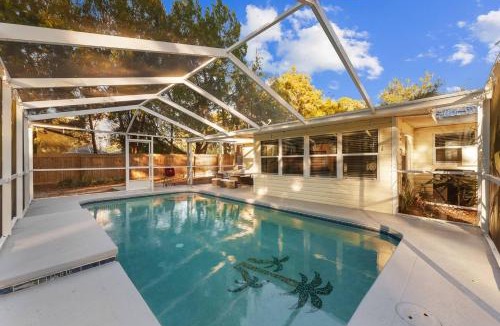 Crystal River House | Pets OK! Heated Pool mins to 3 Sisters Spring!