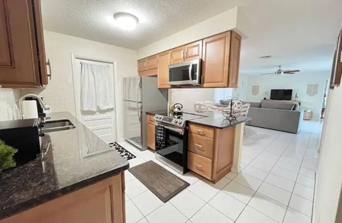 Florida North Atlantic Coast House | PGA 3/2 w Backyard close to everything beach mall
