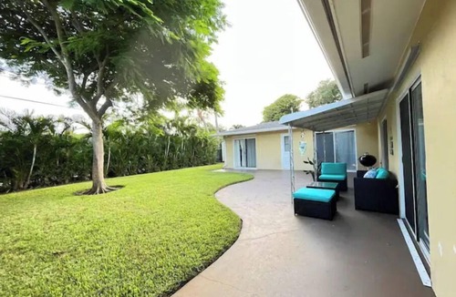 Florida North Atlantic Coast House | PGA 3/2 w Backyard close to everything beach mall
