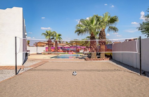 Maryvale Villa | Phoenix Villa - Private Resort Style backyard, Pool, Volleyball, Putting Green