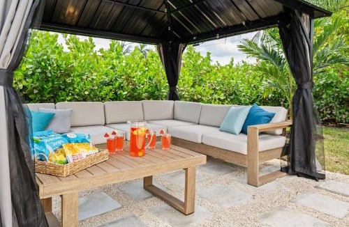Central Corals Villa | Piña Colada