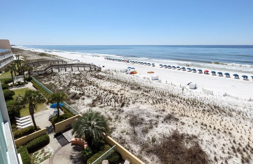 Fort Walton Beach Condo | PI 412: Island Oasis - Enjoy a splashing good time at this beachfront condo!