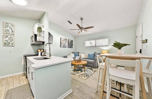 Jacksonville Beach House | Pink Dolphin 3| Beachside Cottage| Walk Everywhere