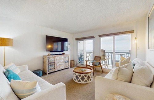 Sunnyside Apartment | Pinnacle Port C2-702 - Seas The Day