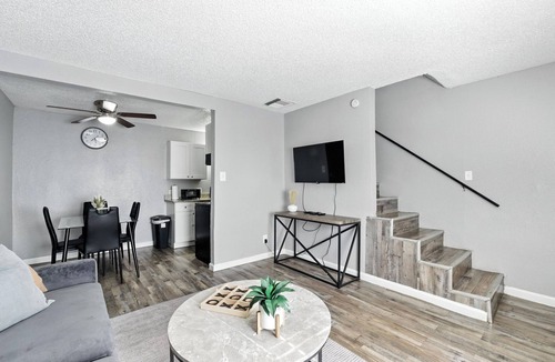 South Arlington Apartment | Pioneer Creek 604-07 I Spacious 1 Bed 1 Bath