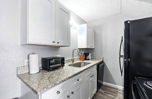 South Arlington Apartment | Pioneer Creek 604-07 I Spacious 1 Bed 1 Bath