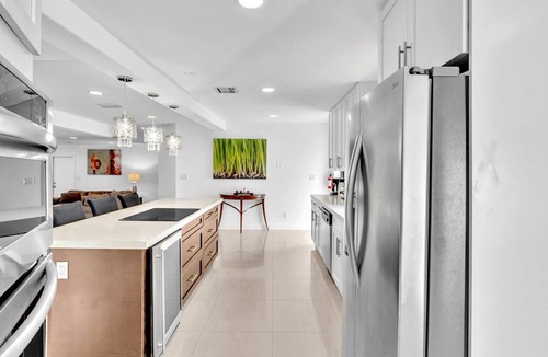 Plantation House | Plantation Vacation Home 5 Bedrooms 3 baths Pool Home