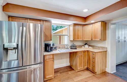 Willoughby Acres House | Pleasant retreat in Naples with enclosed yard, pool, & beach gear