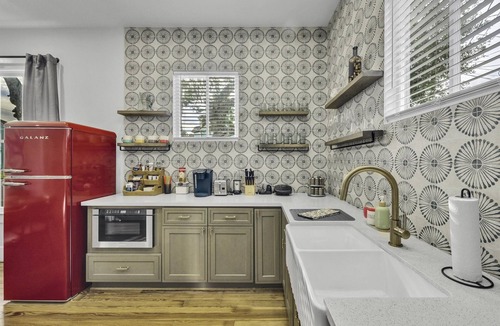 Galveston House | Pleasure Pier Stylish Stay Near Beach | Games BBQ