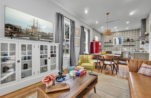 Galveston House | Pleasure Pier Stylish Stay Near Beach | Games BBQ
