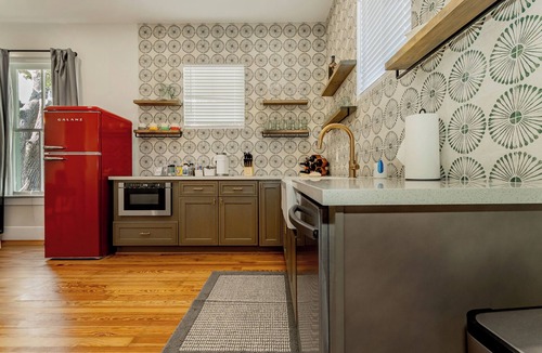 Galveston House | Pleasure Pier Stylish Stay Near Beach | Games BBQ