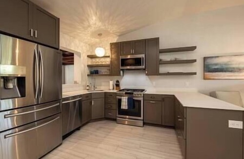 Midtown House | Plumeria Paradise, Modern Home Close to the Beach