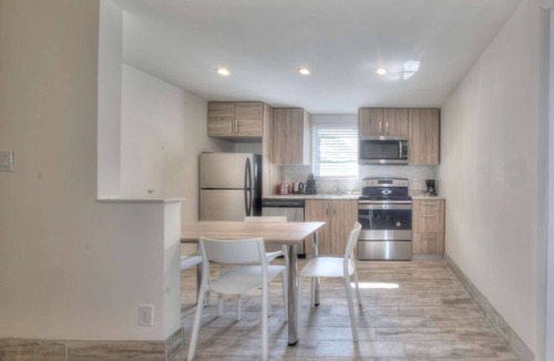 Pompano Beach Condo | Pompano 2BR Retreat W/King + 2 Queens Beds