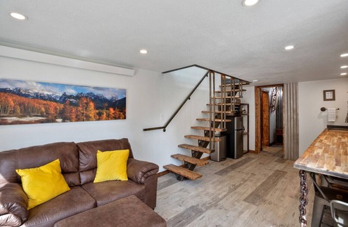 Florissant Apartment | Ponderosa Mtn. Suite - Hiking, Rustic Charm, Ski Central