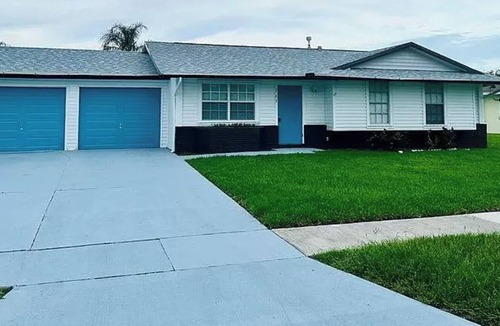 Port Saint Lucie House | Pool, 3 bedrooms, 3 full bathrooms with 2 dens, built-in bar by big park, beach.