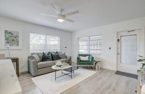 Middle River Terrace Apartment | Pool Access Free Parking Smart TV Wifi