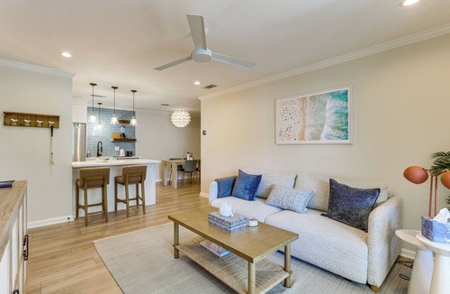 Demere Park Condo | Pool Access! St Simons Island Getaway w/Balcony