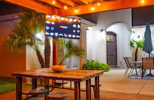 Palmhurst House | Pool | Basketball Court | Pool Table | 6 beds