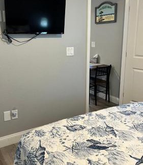 Painters Walk Apartment | Pool Bch Hm 30m to Daytona St Aug Pvt Guest Apt