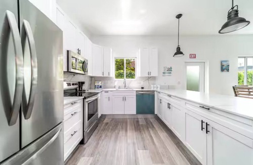 Hallandale Beach House | Pool Boutique 5 Villa by the beach, Heated pool Hot tub