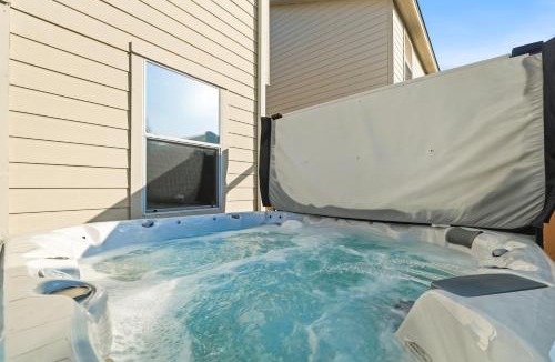 West San Antonio House | Pool Escape Nr Sea World Hot Tub BBQ Pool Table