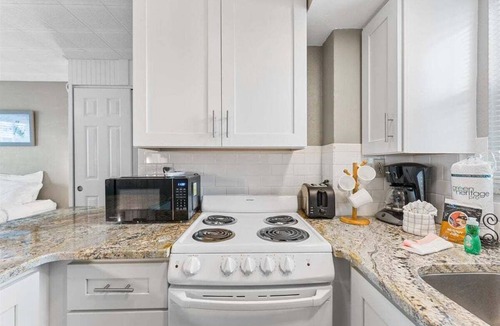 Treasure Island Condo | 🌴 Pool-facing Studio @ Tropic Terrace | Heated Pool Direct Beach Access ➠ TT55