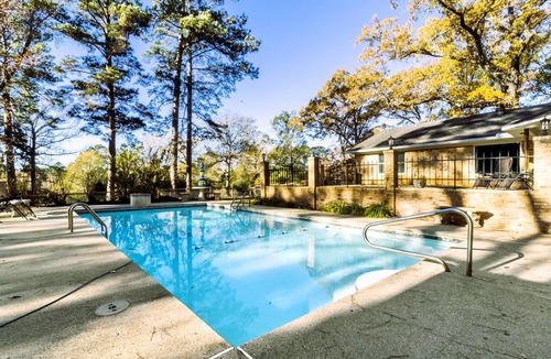 Longview House | Pool Fun Relaxing - Big House in the Woods for 12