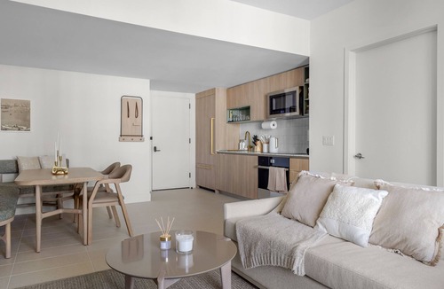 Overtown Apartment | Pool, Gym, Co-working, Spa, Heart of Downtown