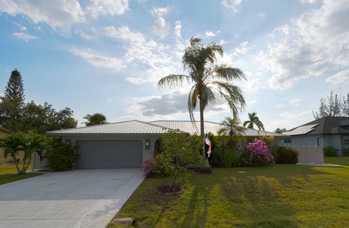 Fort Myers Shores House | Pool Home in Fort Meyers