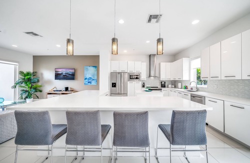 Pompano Beach House | Pool+Hot Tub+Sauna+Gym! 1 Minute Walk To Beach!