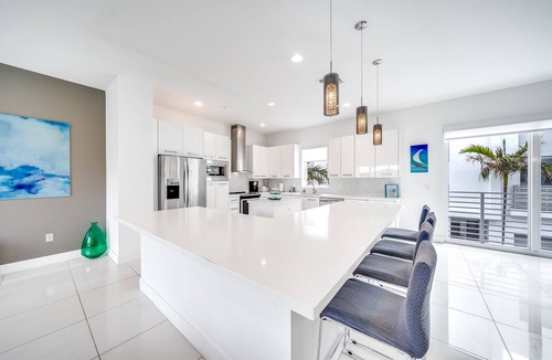 Pompano Beach House | Pool+Hot Tub+Sauna+Gym! 1 Minute Walk To Beach!