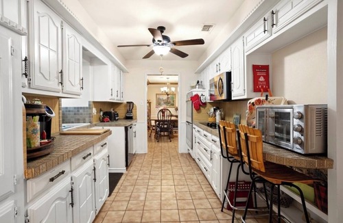 Waxahachie House | Pool Hot Tub Sauna Retreat Sleeps 10