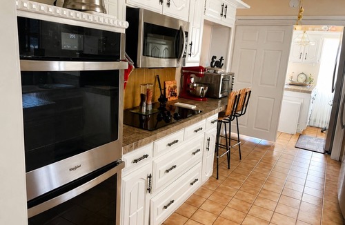 Waxahachie House | Pool Hot Tub Sauna Retreat Sleeps 10