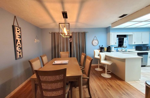 Florida Shores House | POOL. HOTTUB, GRILL,PETS F.YARD, New Smyrna Beach close.