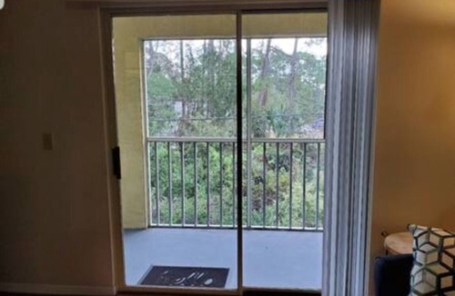 Daytona Beach Apartment | Pool Modern Queen Room4Rent in a 2BR 2BT Laundry