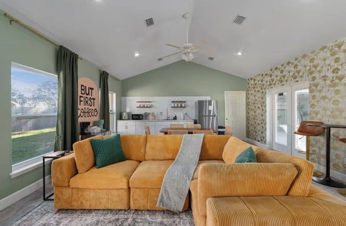 Auburndale House | Pool + Sleeps 8 + 30mil to Legoland