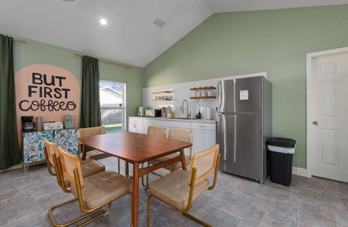 Auburndale House | Pool + Sleeps 8 + 30mil Legoland
