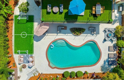 Anona House | Pool * Soccer * Movie Room * Game Room * Sleeps 20