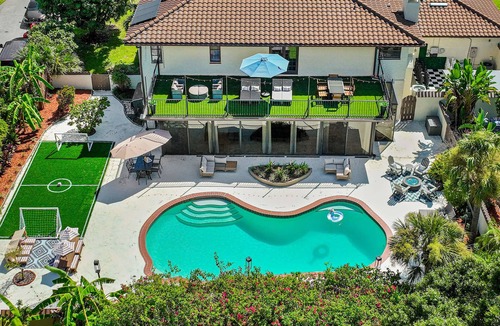 Anona House | Pool * Soccer * Movie Room * Game Room * Sleeps 20