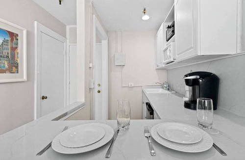 Palm Beach Condo | Pool/StepsToBeach/Dine/Pearl 1brCondo