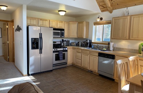 Fairplay Cabin | Pool-Table Game Room, Darts & Starlink - Pet-Friendly, Mtn Views