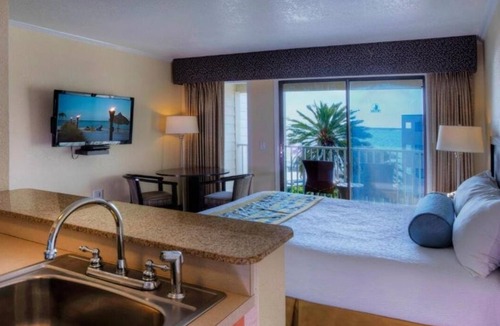 Rocky Point Hotel | Pool View Balcony! Unit w/Kitchen! Pool, Parking, Near Henry B. Plant Museum!