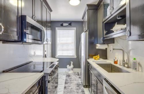 Southbank House | Poolside Fun! Waterfront Gem Near San Marco Square