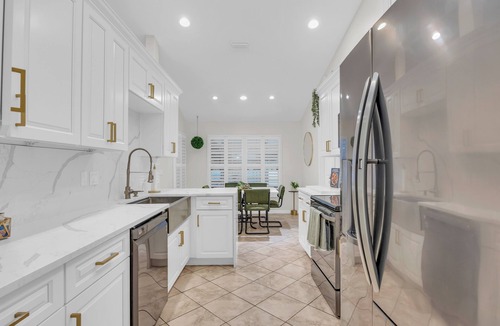 Candler House | Poolside Paradise - 3 BR with Game Room & Pool Table!