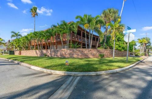 Don Cesar House | Poolside Paradise Steps from the Sand