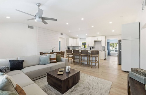 Southgate House | Poolside Paradise with Brand New Spa & Saltwater Pool – Minutes to Siesta Key