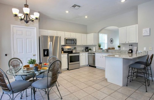 Windsor Hills House | ❤️Poolside TV, 3 Kings, FREE Waterpark, AC Game Rm