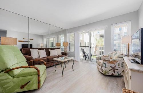 Holiday Isle Apartment | Poolside Villas 209